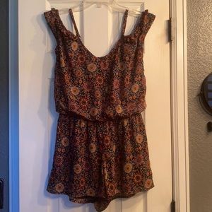 Fun floral print M romper